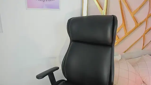 Snapshot of LanaJones_ chatting on May 26, 1:18 pm LanaJones online show from May 26, 1:18 pm