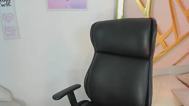 Snapshot of LanaJones_ chatting on May 28, 1:19 pm LanaJones online show from May 28, 1:19 pm