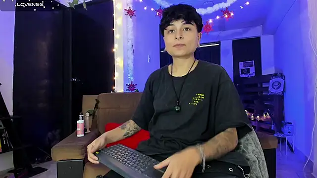 Snapshot of ZuryRamirez_ chatting on December 9, 8:01 pm ZuryRamirez  online show from December 9, 8:01 pm