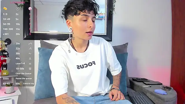 Snapshot of ZuryRamirez_ chatting on January 9, 7:29 pm ZuryRamirez  online show from January 9, 7:29 pm