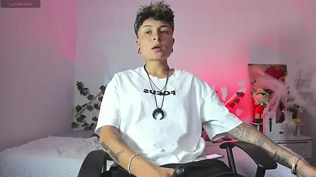 Snapshot of ZuryRamirez_ chatting on March 20, 8:08 pm ZuryRamirez  online show from March 20, 8:08 pm