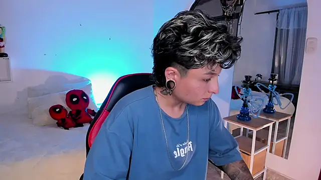 ZuryRamirez  online show from May 28, 8:06 pm