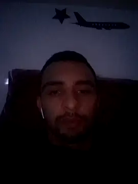 Snapshot of Hazembahloul chatting on November 16, 11:32 pm Hazembahloul online show from November 16, 11:32 pm