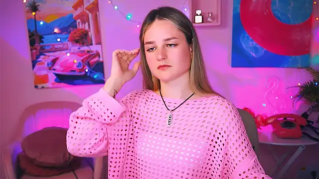 Snapshot of DeboraLarson chatting on December 12, 10:02 am DeboraLarson online show from December 12, 10:02 am