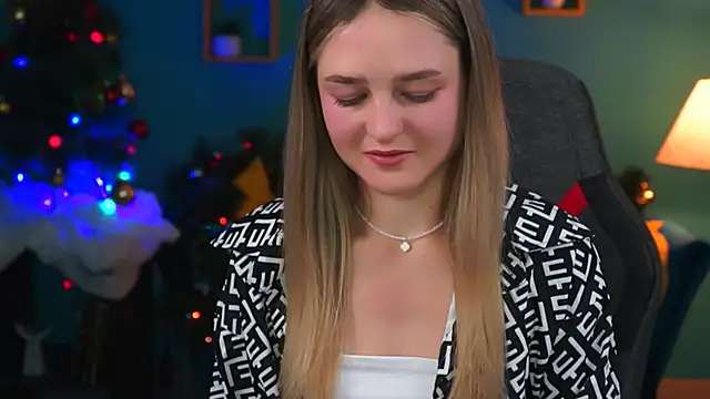 Snapshot of DeboraLarson chatting on December 20, 4:09 am DeboraLarson online show from December 20, 4:09 am