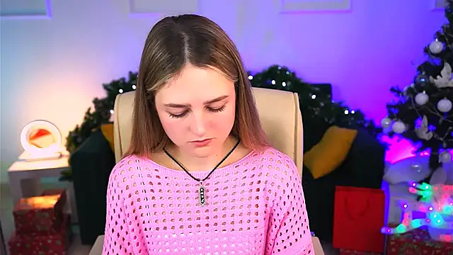 Snapshot of DeboraLarson chatting on December 21, 4:09 am DeboraLarson online show from December 21, 4:09 am