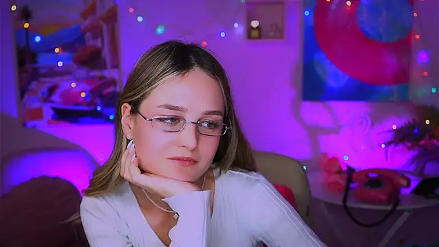 Snapshot of DeboraLarson chatting on December 25, 10:17 am DeboraLarson online show from December 25, 10:17 am