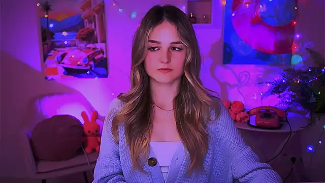 Snapshot of DeboraLarson chatting on February 6, 9:32 am DeboraLarson online show from February 6, 9:32 am