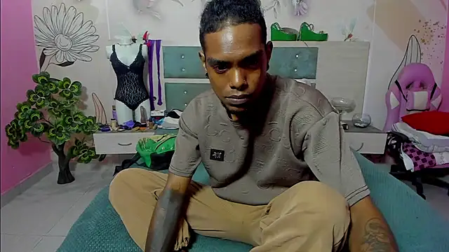 bigblackhotx1 online show from February 5, 1:05 pm