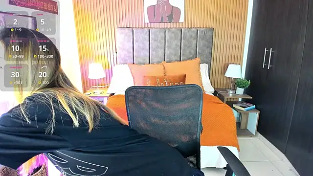 StacyWoods online show from March 5, 8:49 pm