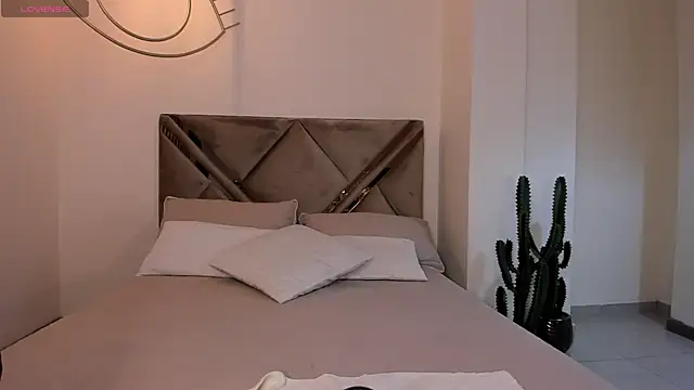 StacyWoods online show from May 6, 11:48 am