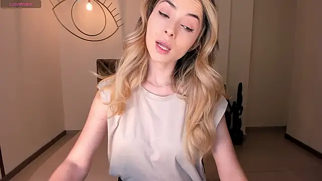 StacyWoods online show from May 7, 11:37 am