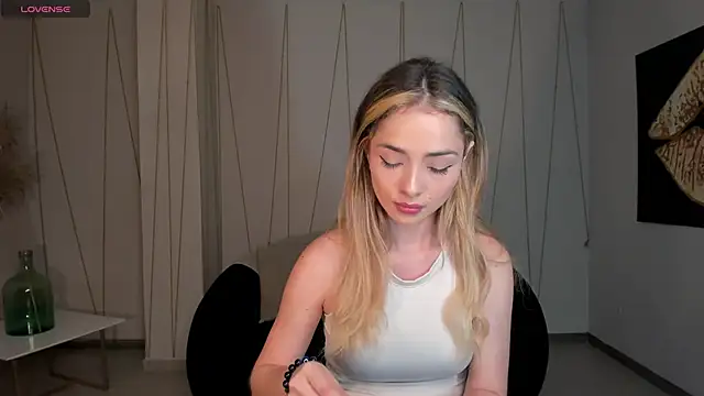 StacyWoods online show from May 11, 11:49 am
