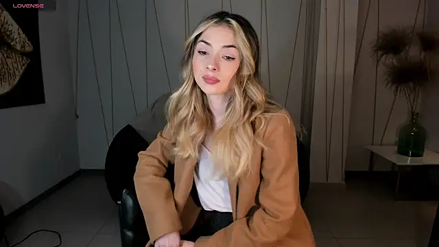 StacyWoods online show from May 13, 11:18 am