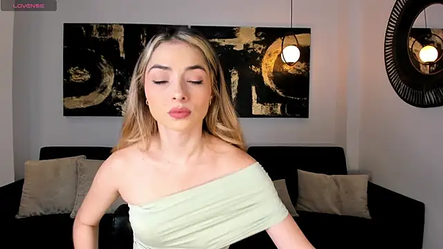 StacyWoods online show from May 24, 11:48 am