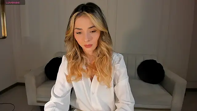 StacyWoods online show from May 28, 11:07 am