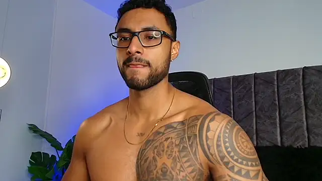 LiamGarcia1 online show from October 20, 1:11 pm