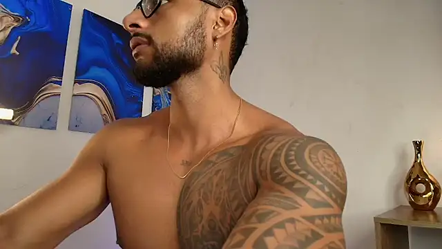 Snapshot of LiamGarcia1 chatting on February 3, 3:28 pm LiamGarcia1 online show from February 3, 3:28 pm