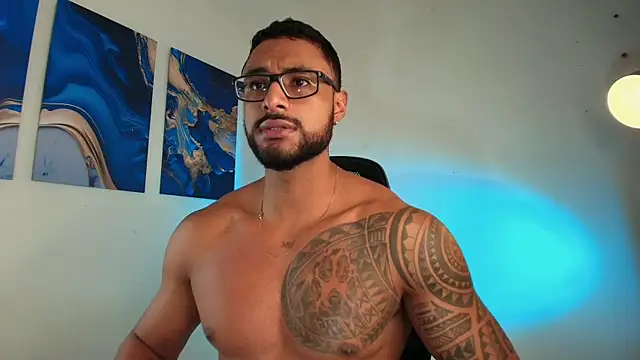 Snapshot of LiamGarcia1 chatting on February 17, 2:24 pm LiamGarcia1 online show from February 17, 2:24 pm