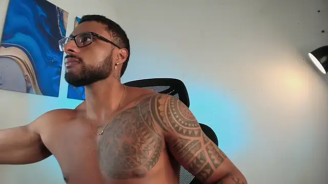 Snapshot of LiamGarcia1 chatting on February 18, 4:03 pm LiamGarcia1 online show from February 18, 4:03 pm