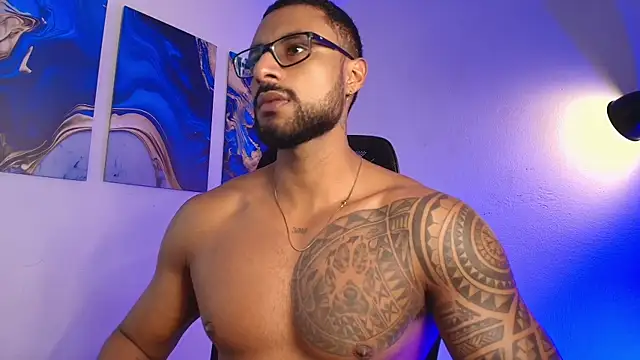 Snapshot of LiamGarcia1 chatting on February 27, 4:29 pm LiamGarcia1 online show from February 27, 4:29 pm