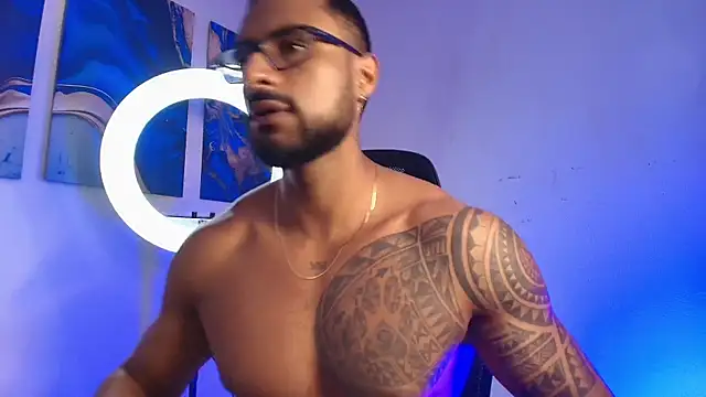 Snapshot of LiamGarcia1 chatting on February 28, 2:29 pm LiamGarcia1 online show from February 28, 2:29 pm