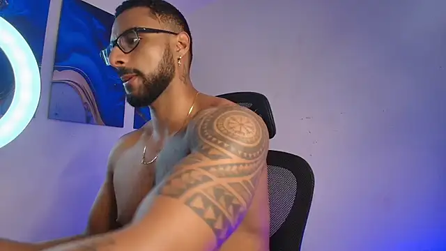 LiamGarcia1 online show from March 11, 4:24 pm