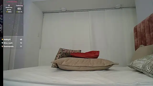 sussy leon online show from February 6, 7:29 pm