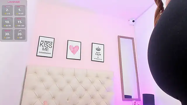 ElisabethMassey online show from November 26, 2:29 pm