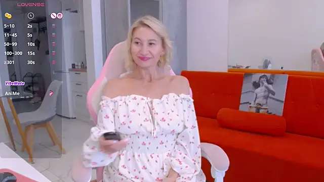 Snapshot of Sofia_Soul chatting on July 6, 12:57 pm Sofia Soul online show from July 6, 12:57 pm