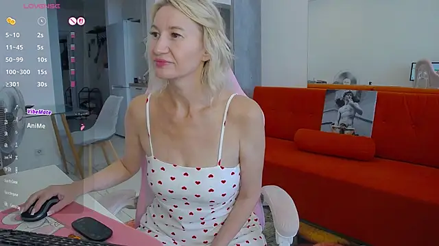 Snapshot of Sofia_Soul chatting on July 8, 10:42 am Sofia Soul online show from July 8, 10:42 am