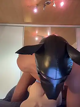 Snapshot of PlayDog123 chatting on October 11, 9:52 am PlayDog123 online show from October 11, 9:52 am