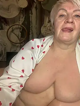 Snapshot of Laura_Millf chatting on January 19, 1:15 pm Laura Millf online show from January 19, 1:15 pm