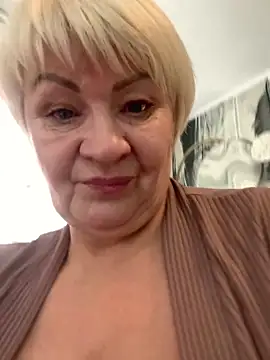 Snapshot of Laura_Millf chatting on February 4, 8:31 am Laura Millf online show from February 4, 8:31 am