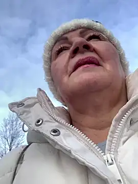 Snapshot of Laura_Millf chatting on February 10, 12:20 pm Laura Millf online show from February 10, 12:20 pm