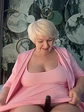 Snapshot of Laura_Millf chatting on February 20, 2:50 pm Laura Millf online show from February 20, 2:50 pm