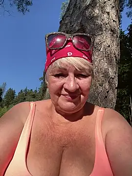Laura Millf online show from July 17, 2:45 pm