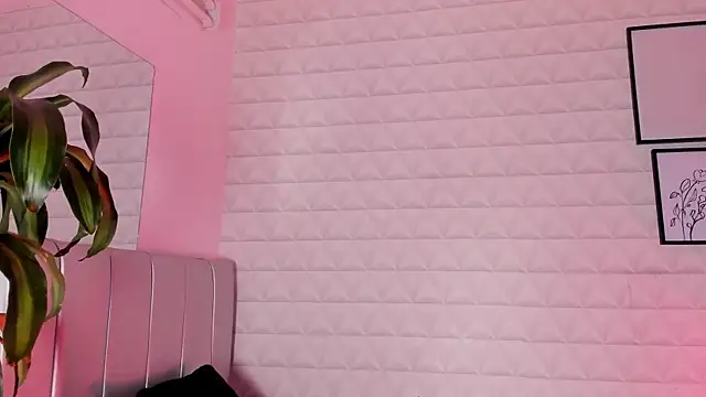 Lizzie-Evans online show from April 1, 1:41 pm