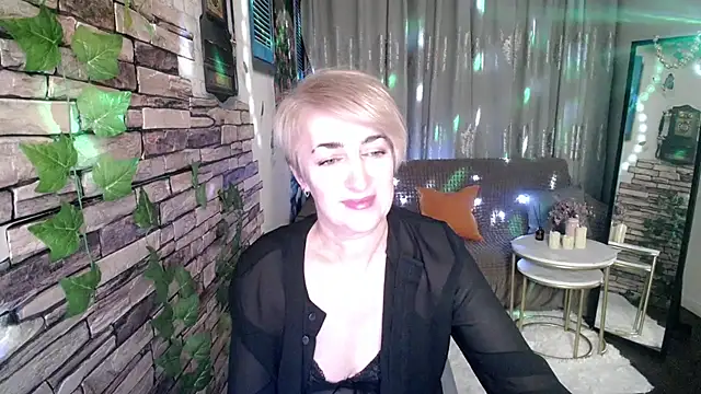 Snapshot of Hot_Girl87 chatting on December 7, 7:10 pm Hot Girl87 online show from December 7, 7:10 pm