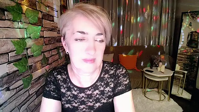 Snapshot of Hot_Girl87 chatting on December 8, 10:14 pm Hot Girl87 online show from December 8, 10:14 pm