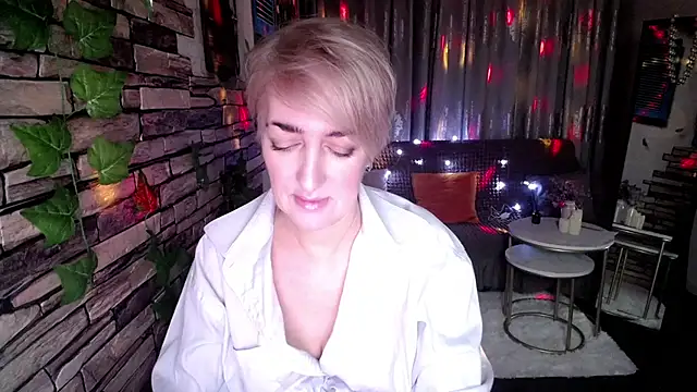 Snapshot of Hot_Girl87 chatting on December 9, 3:54 pm Hot Girl87 online show from December 9, 3:54 pm