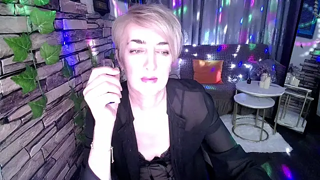 Snapshot of Hot_Girl87 chatting on December 9, 6:57 pm Hot Girl87 online show from December 9, 6:57 pm