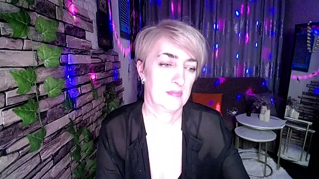 Snapshot of Hot_Girl87 chatting on December 9, 9:58 pm Hot Girl87 online show from December 9, 9:58 pm