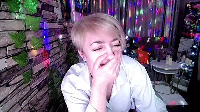 Snapshot of Hot_Girl87 chatting on December 14, 3:58 pm Hot Girl87 online show from December 14, 3:58 pm