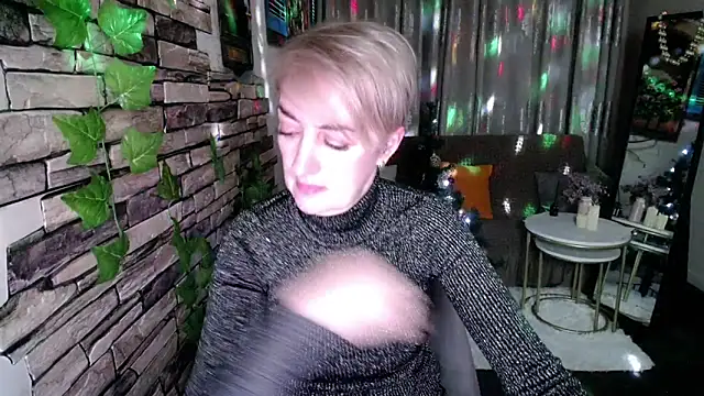 Snapshot of Hot_Girl87 chatting on December 15, 4:15 pm Hot Girl87 online show from December 15, 4:15 pm