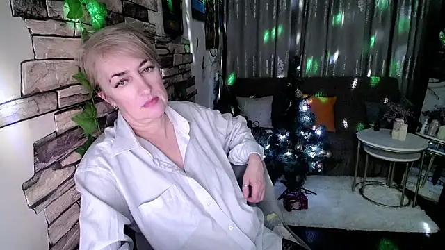 Snapshot of Hot_Girl87 chatting on December 15, 7:21 pm Hot Girl87 online show from December 15, 7:21 pm