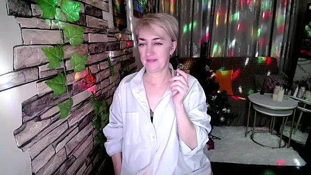 Snapshot of Hot_Girl87 chatting on December 15, 10:26 pm Hot Girl87 online show from December 15, 10:26 pm