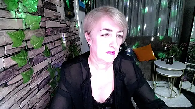 Snapshot of Hot_Girl87 chatting on December 19, 3:19 pm Hot Girl87 online show from December 19, 3:19 pm