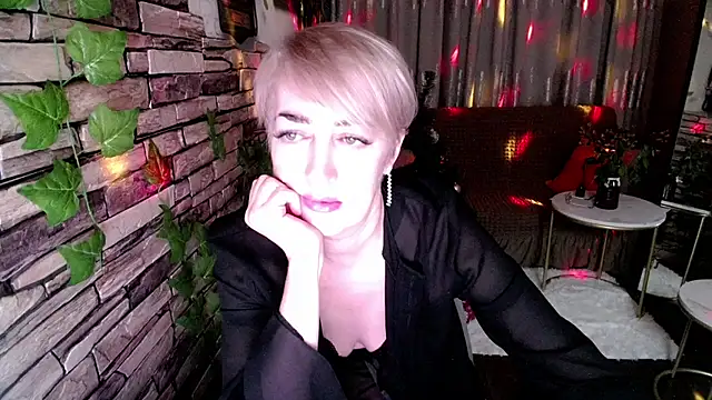 Snapshot of Hot_Girl87 chatting on December 19, 9:28 pm Hot Girl87 online show from December 19, 9:28 pm