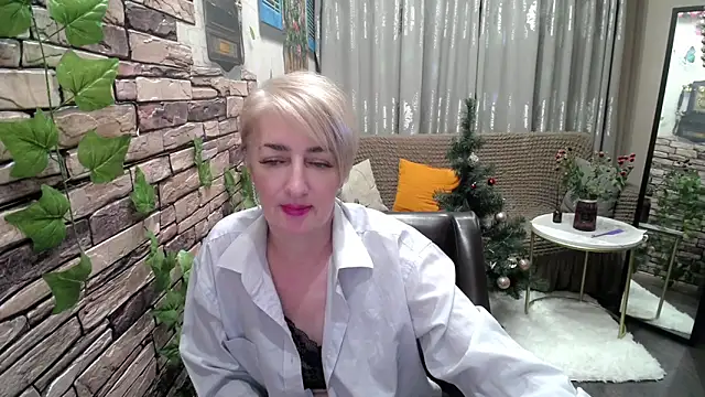 Snapshot of Hot_Girl87 chatting on December 20, 7:07 pm Hot Girl87 online show from December 20, 7:07 pm